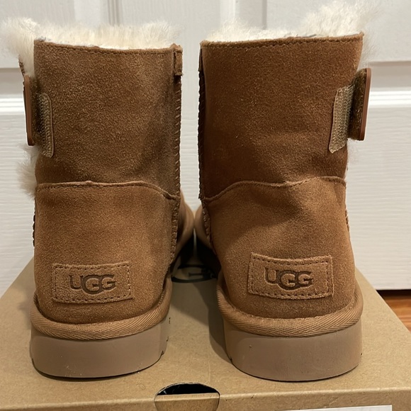 UGG Chestnut Mini Bailey Logo Strap NEW Size 9. - Picture 4 of 8
